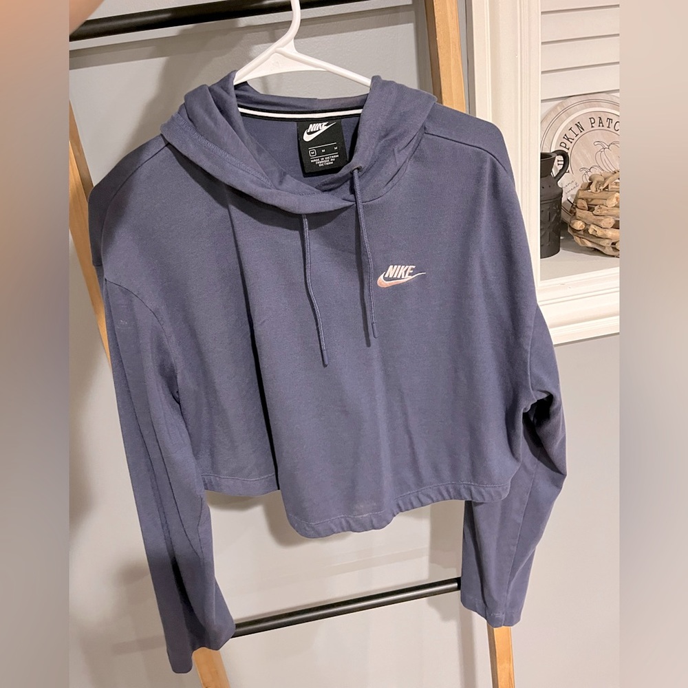 Nike | Medium cropped purple hoodie | pink logo